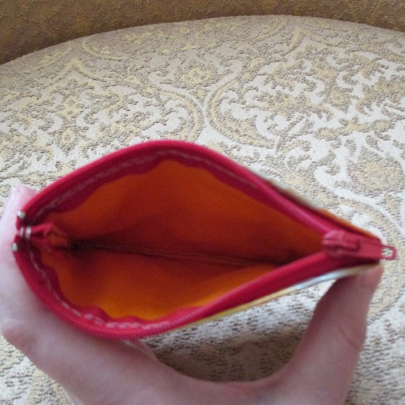 lays - upcycled old fashioned bar.b.q chip bag - zippered wallet - Picture 3 of 5